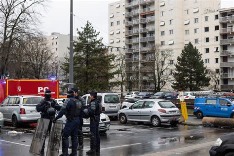 escort vaux en velin|Cécile